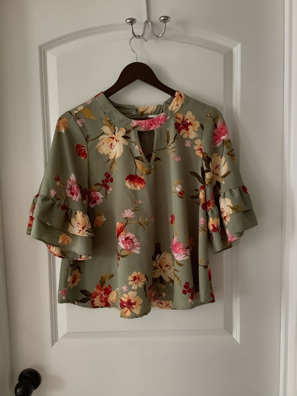 URBAN Romantics Sage Green Floral Ruffle Sleeve Top